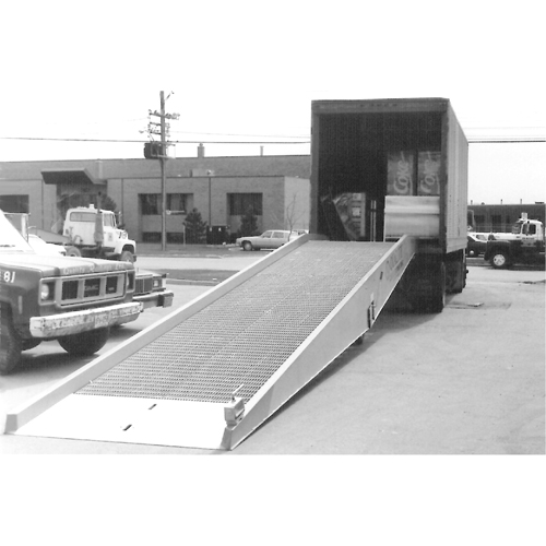 Rampe de chargement mobile, 16 000 lb Capacit&eacute;, 72" la x 30' lo OCP Construction Supplies