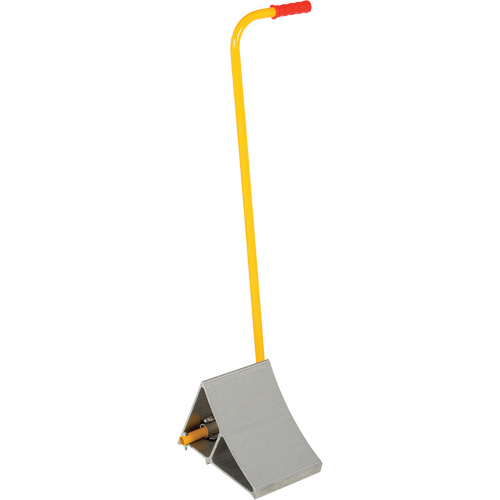 Cale de roues en aluminium avec poign&eacute;e, 7" la x 11-7/8" p x 7-11/16" h OCP Construction Supplies