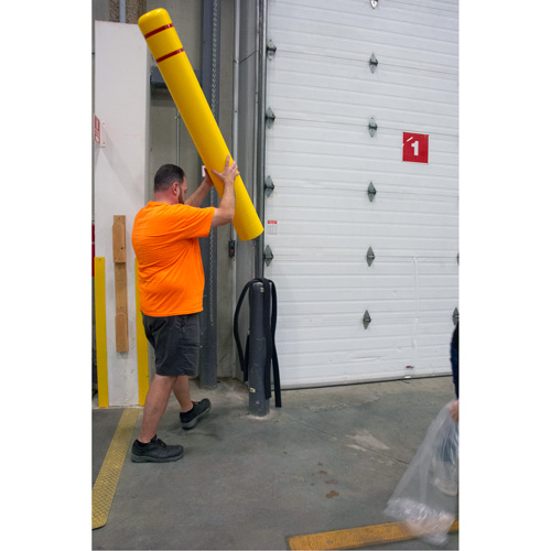 Capuchon en poly&eacute;thyl&egrave;ne pour borne de protection, 4-1/2" dia. x 52" l, Rouge/Jaune OCP Construction Supplies