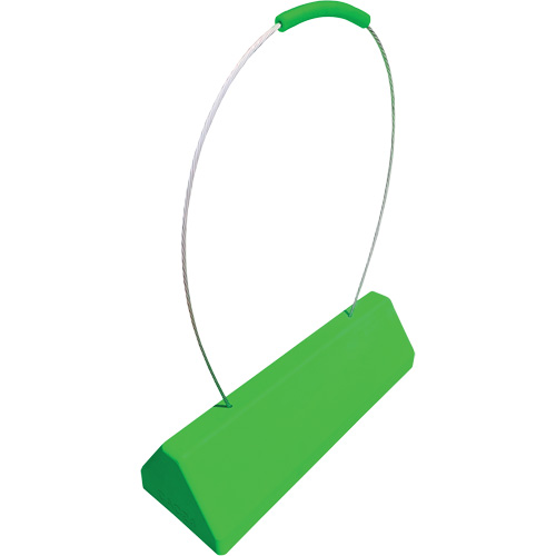 Cale de roue pour avion Checkers Safety SafeRay avec poign&eacute;e &agrave; c&acirc;ble ergonomique, Ur&eacute;thane, Vert fluorescent, 24" la x 8" p x 6" h OCP Construction Supplies