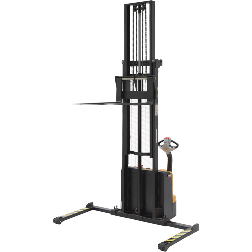 Gerbeur &agrave; m&acirc;t double, Fonctionnement &eacute;lectrique, Capacit&eacute; 2200 lb, Lev&eacute;e max 150" OCP Construction Supplies