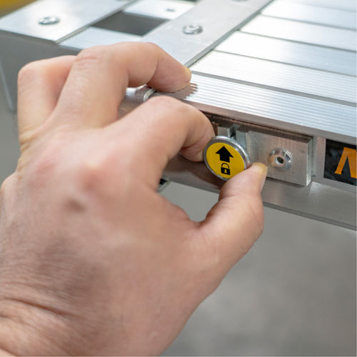 Planche de travail t&eacute;lescopique, 108" la x 12" pr, Capacit&eacute; de 250 lb, D&eacute;mont&eacute; OCP Construction Supplies