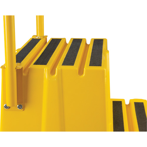 Escabeau industriel, 4 marches, 44" x 22-1/4" x Hauteur 65-1/8" OCP Construction Supplies