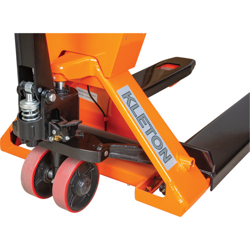 Transpalette &agrave; balance num&eacute;rique, 44,5" lo x 27,75" la, Capacit&eacute; de 4400 lb OCP Construction Supplies
