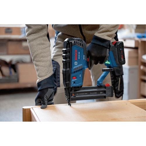 Cloueur pour clous &agrave; t&ecirc;te perdue de calibre 18 (outil seul), 18 V, Lithium-ion OCP Construction Supplies