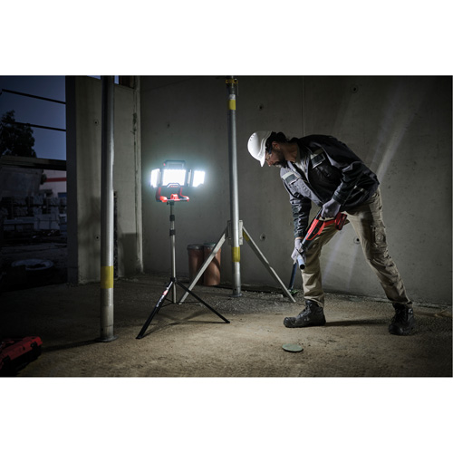 Lampe de travail &agrave; DEL professionnelle &agrave; panneaux pliants lumens sans fil 18V sur tr&eacute;pied, DEL, 3600 lumens OCP Construction Supplies