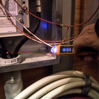 Testeur de tension sans contact avec thermom&egrave;tre &agrave; infrarouge OCP Construction Supplies