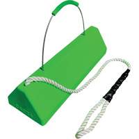 Cale de roue pour avion Checkers Safety SafeRay avec poign&eacute;e &agrave; c&acirc;ble avec cordage en boucle, Ur&eacute;thane, Vert fluorescent, 24" la x 8" p x 6" h OCP Construction Supplies