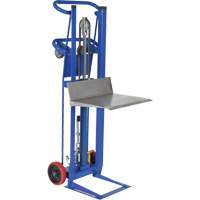 Gerbeur &agrave; plateforme hydraulique, M&eacute;canisme Pompe au pied, Capacit&eacute; de 750 lb, Levage max de 52" OCP Construction Supplies