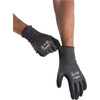Gants &eacute;cologiques, l&eacute;gers, et r&eacute;sistants &agrave; la coupe, &agrave; haute dext&eacute;rit&eacute;, Taille 7, Calibre 21, Rev&ecirc;tement Mousse de nitrile, Enveloppe en Acier inoxydable/PEHP/rPET, ASTM ANSI niveau A5 OCP Construction Supplies