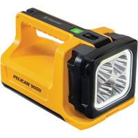 Lampe de poche lanterne haute performance 9050, DEL, 3369 lumens, 2,75 hres de fonctionnement, piles Rechargeable/AA, Compris OCP Construction Supplies